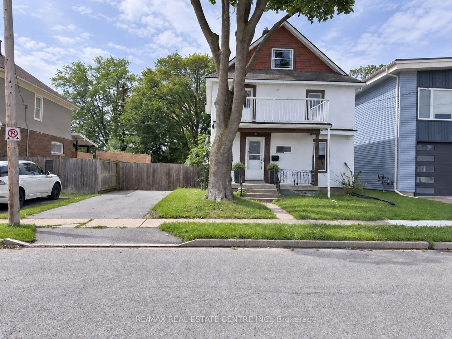 Photo of OAKLAND Avenue in Welland · Broadway