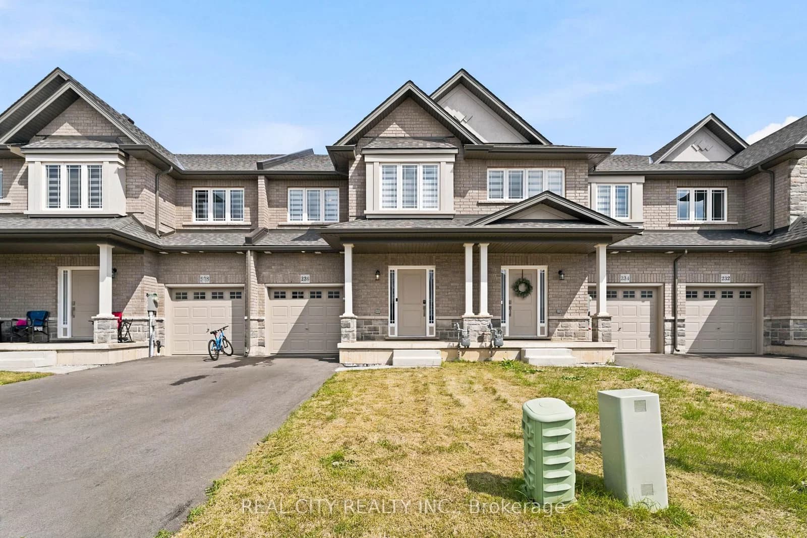 Photo of Rockledge Drive in Hamilton · Rural Glanbrook