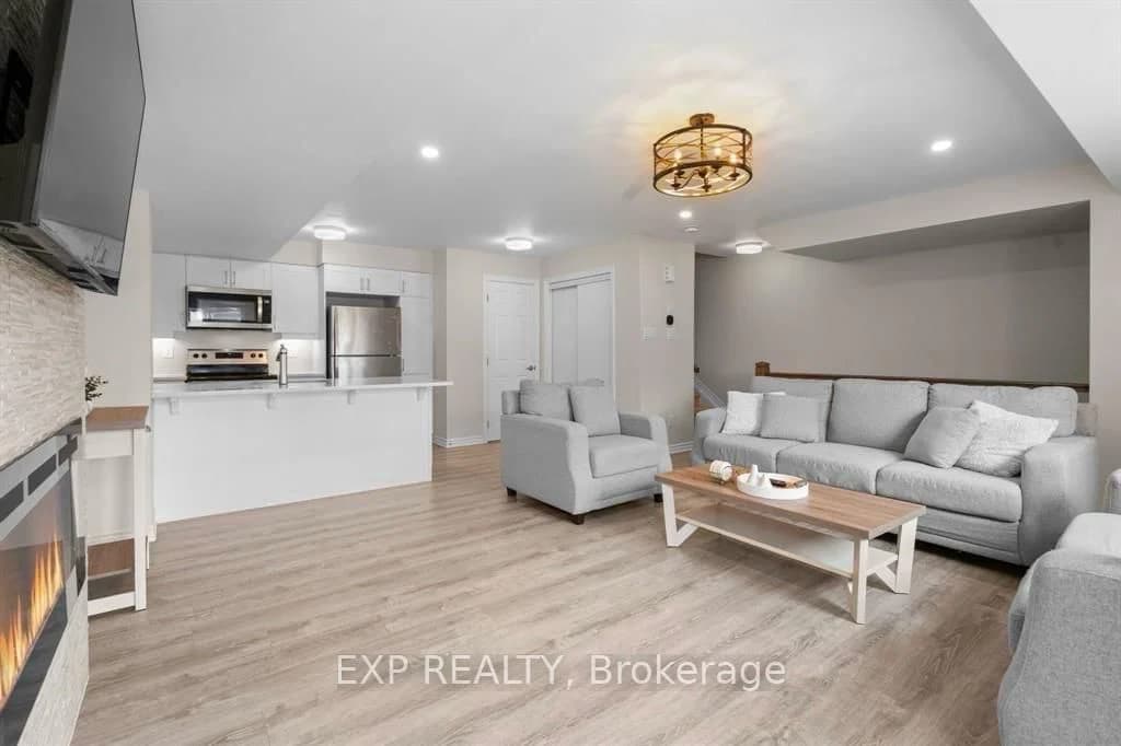 Lapland Private in Ottawa · Kanata - Emerald Meadows/Trailwest — photo 3