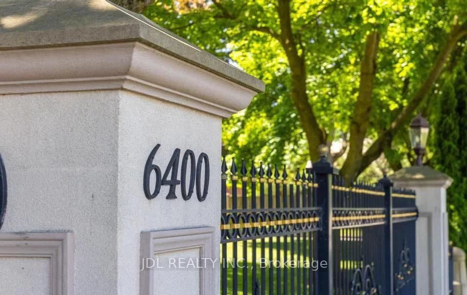Huggins Street in Niagara Falls · Stamford — photo 2