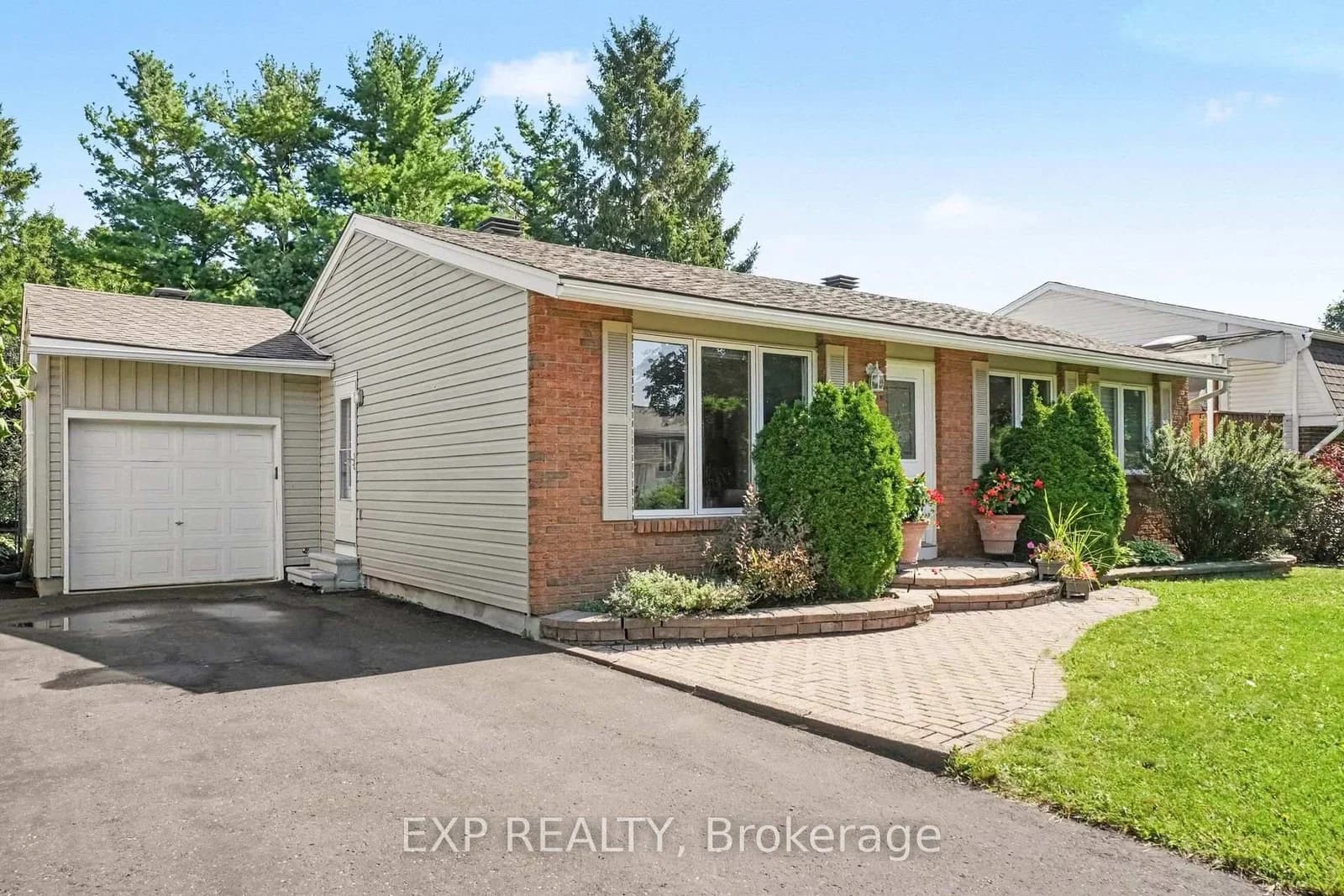 Photo of Metz Crescent in Ottawa · Carson Meadows