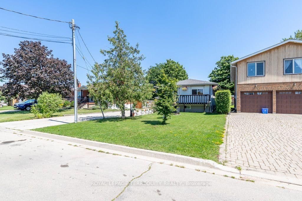 Homeside Avenue in Hamilton · Stoney Creek — photo 2