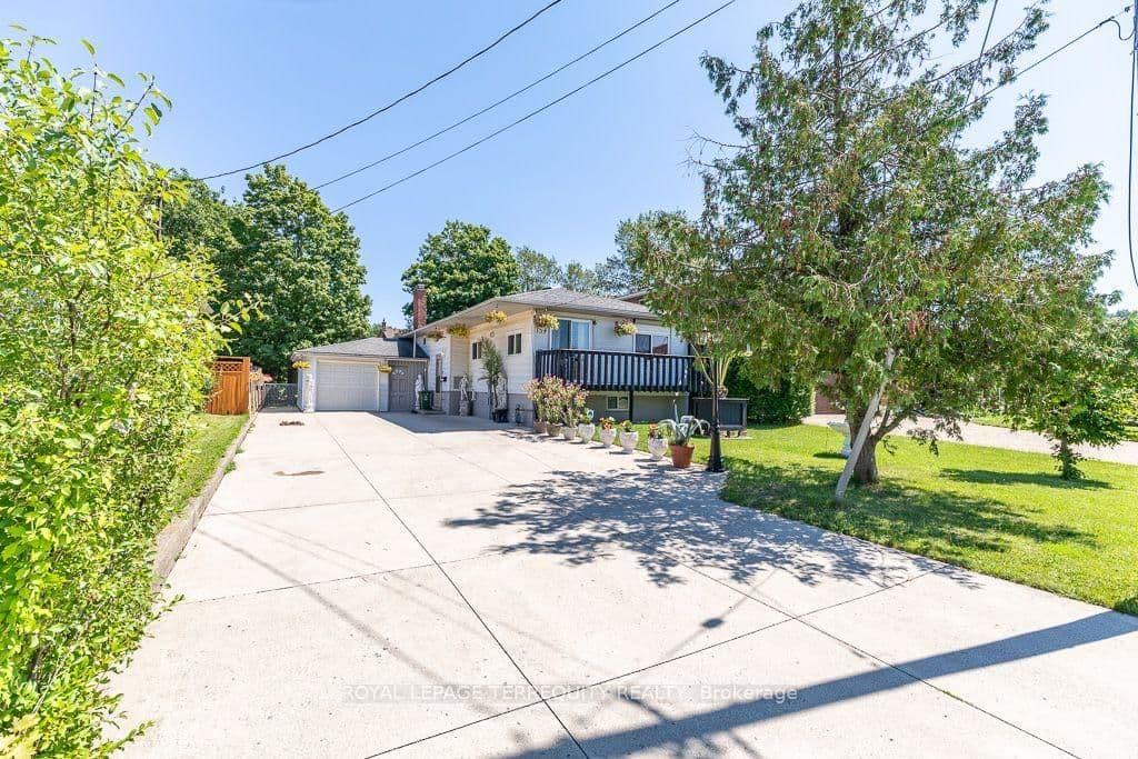 Homeside Avenue in Hamilton · Stoney Creek — photo 3