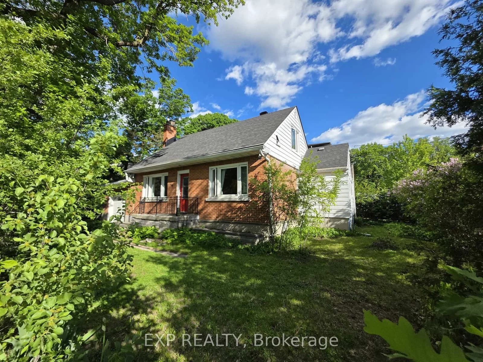 Clearview Avenue in Ottawa · Ottawa West/Tunneys Pasture — photo 2