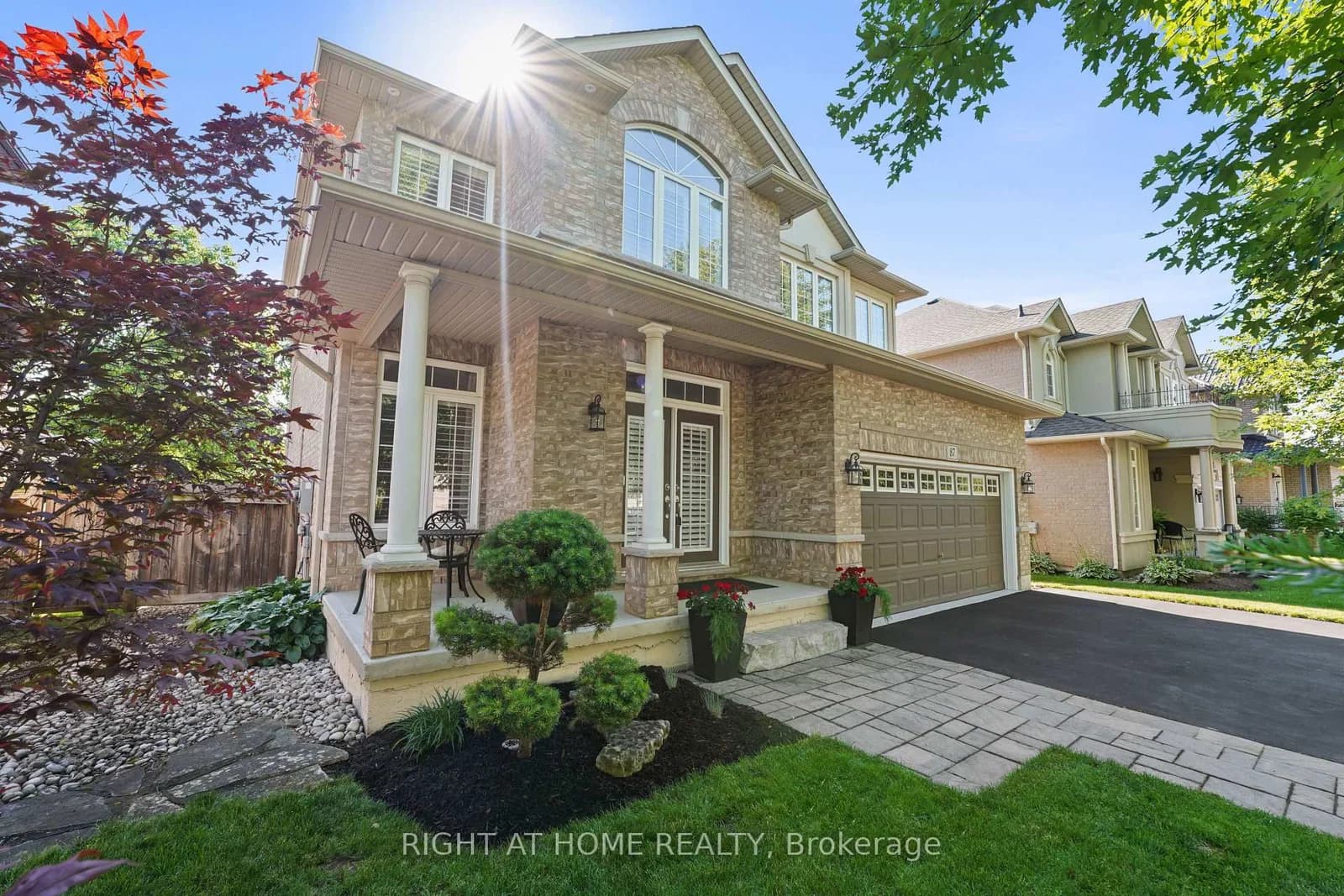 Newcombe Road in Hamilton · Dundas — photo 2