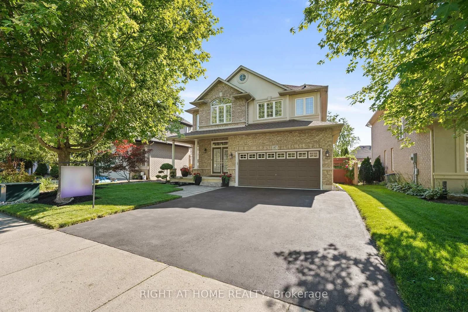 Newcombe Road in Hamilton · Dundas — photo 3