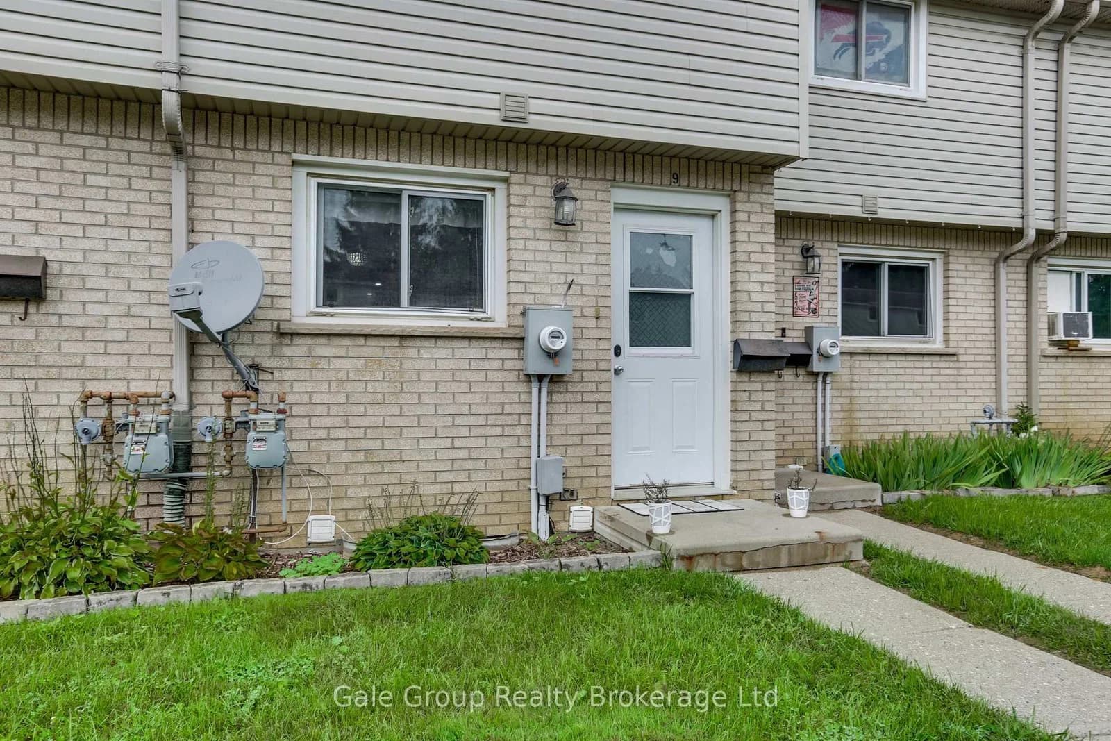 Springbank Avenue in Woodstock · North — photo 3