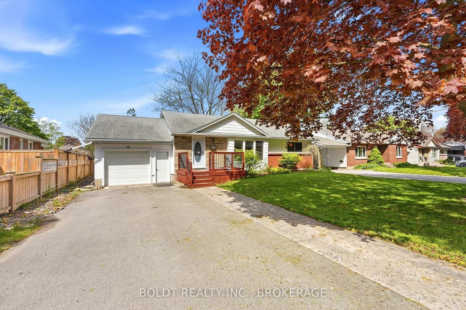 Woodelm Drive in St. Catharines · Carlton/Bunting — photo 2