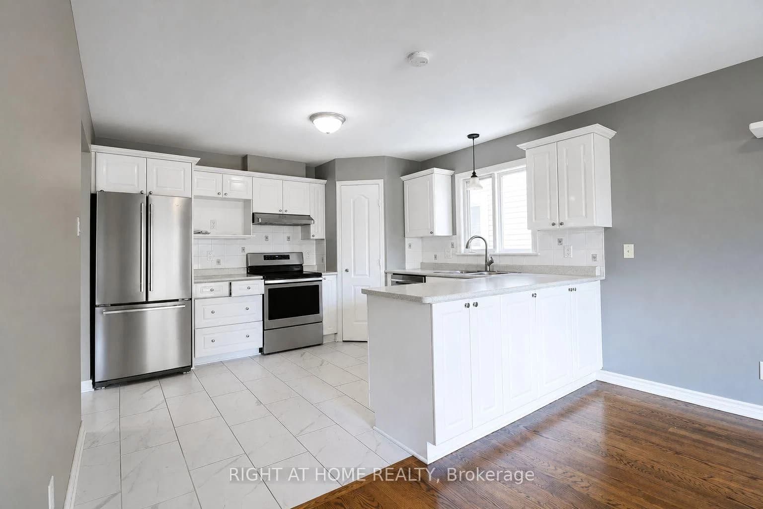 Roberge Crescent in Kanata · Katimavik — photo 3