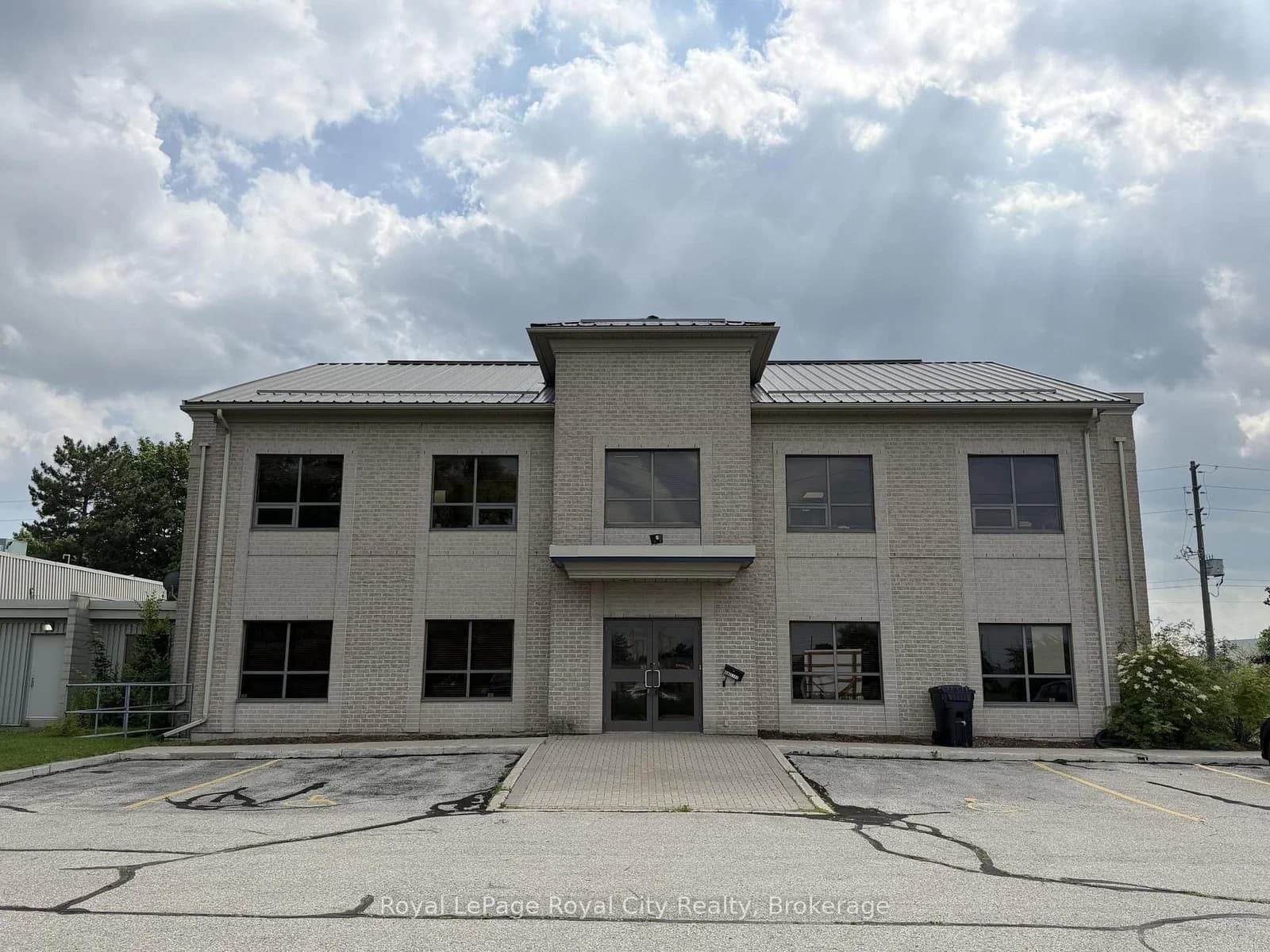 Lewis Road in Guelph · Willow West/Sugarbush/West Acres — photo 2
