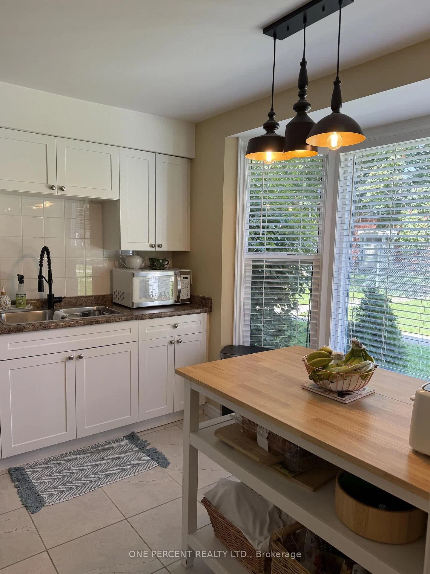 Arbour Glen Crescent in London East · East A — photo 2