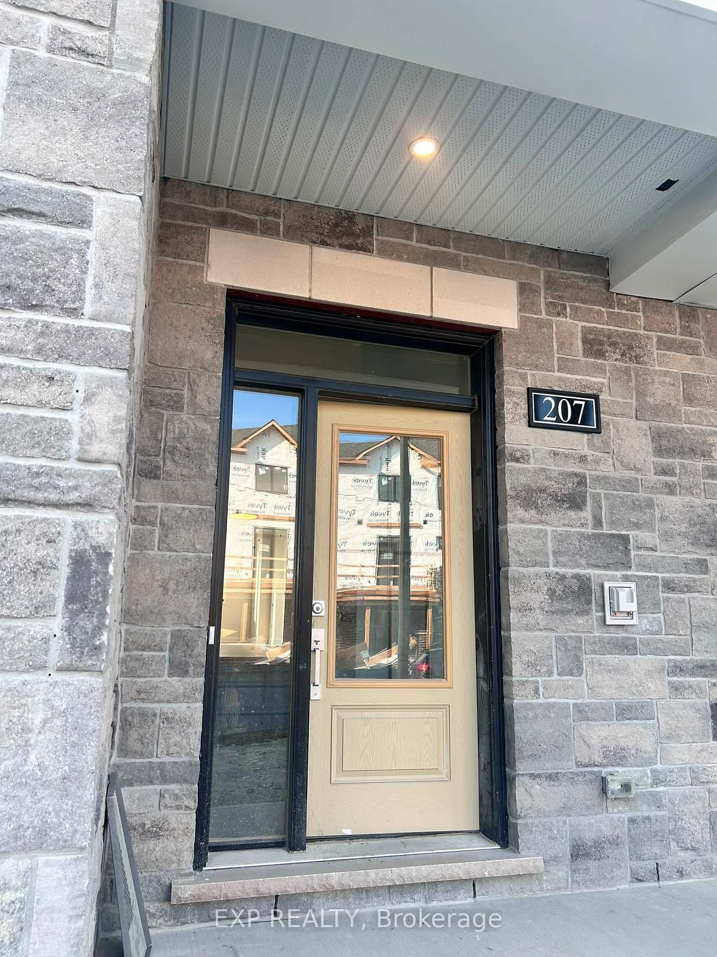 bankside Way in Barrhaven · Half Moon Bay — photo 2
