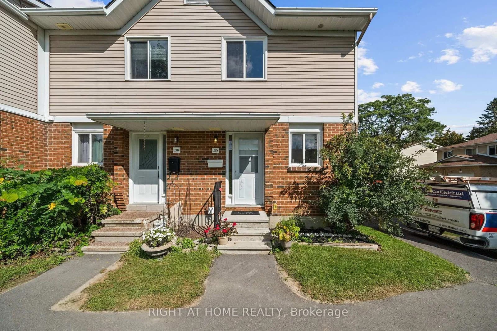 Photo of 158F VALLEY STREAM Drive in Ottawa · Leslie Park