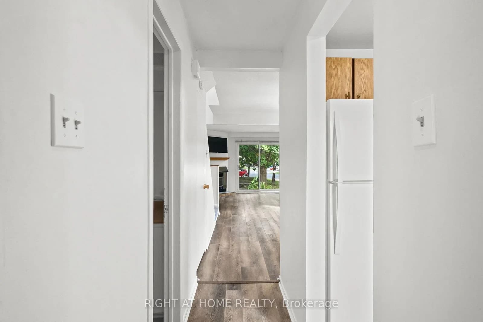 158F VALLEY STREAM Drive in Ottawa · Leslie Park — photo 2