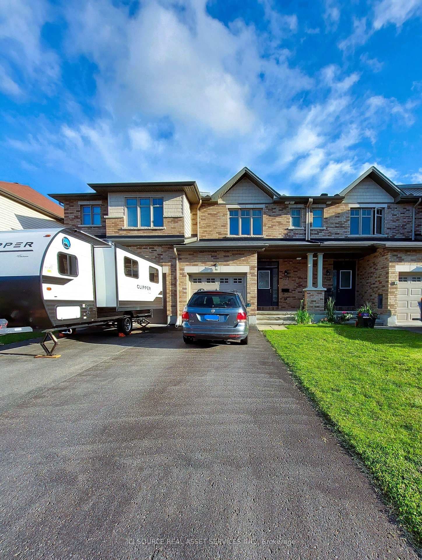 Photo of Hawkeswood Drive in Ottawa · Riverside South/Gloucester Glen