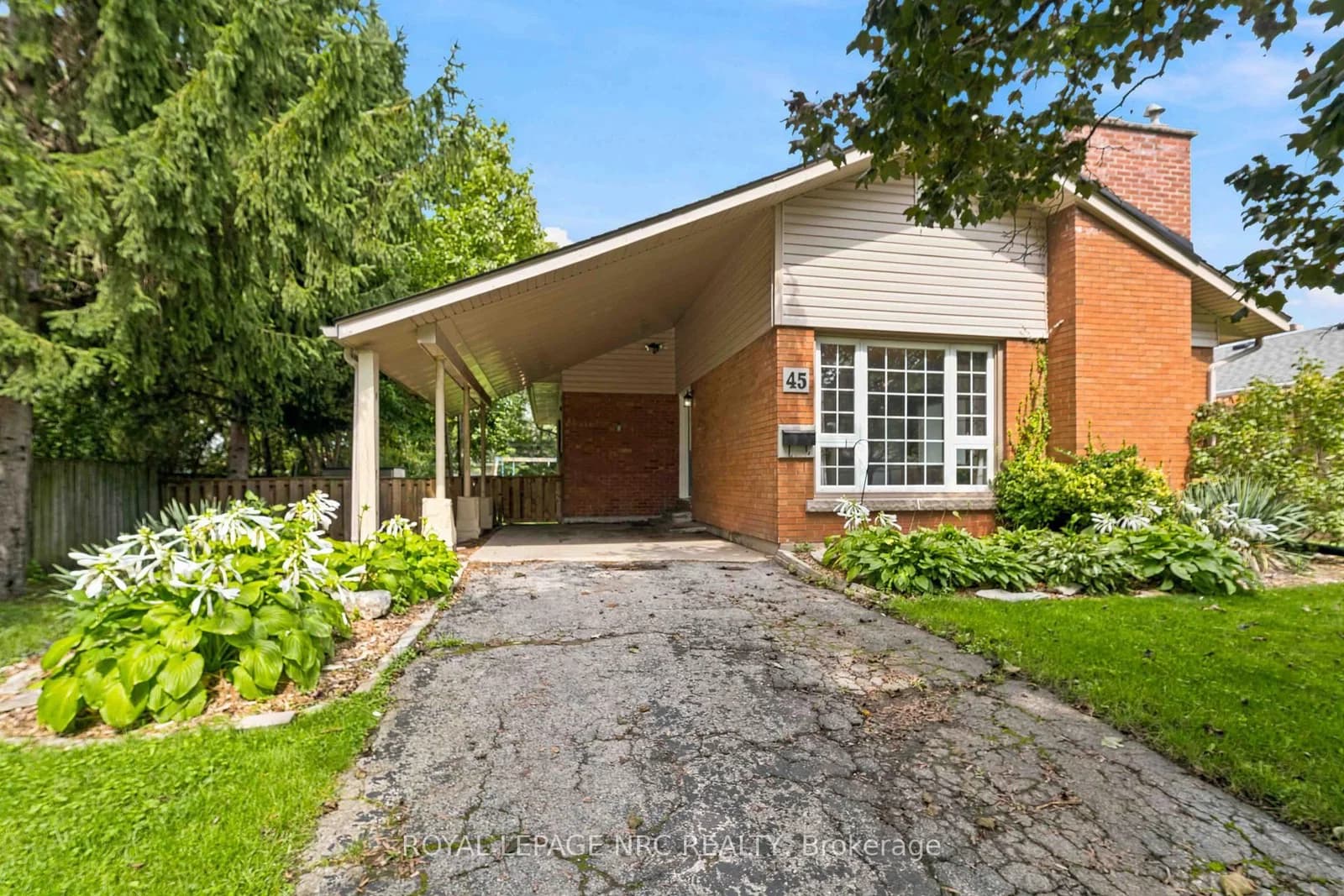 Photo of Woodcroft Crescent in Welland · Prince Charles