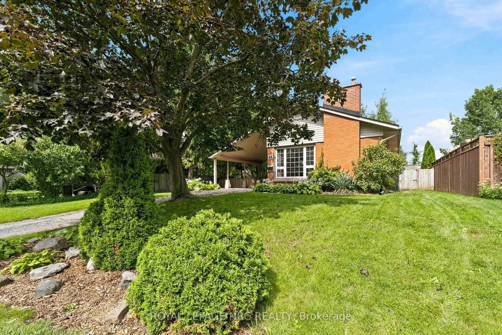 Woodcroft Crescent in Welland · Prince Charles — photo 2