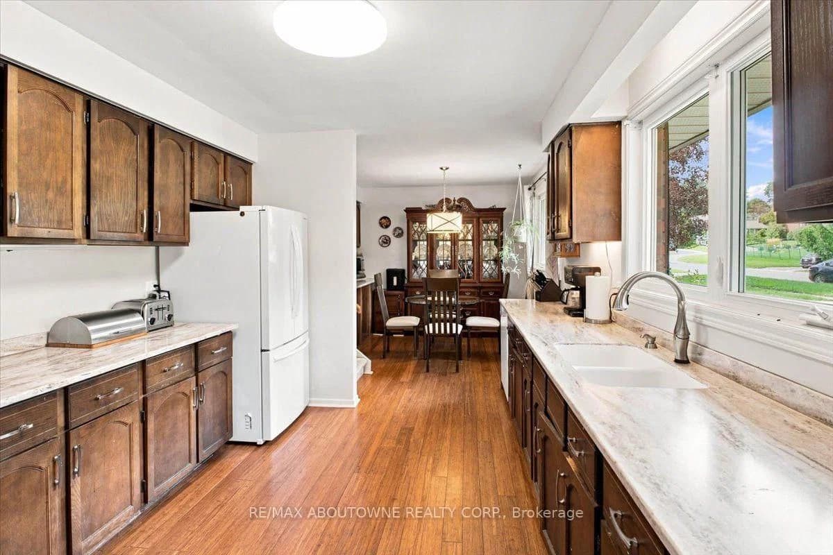 Mayfair Crescent in Kingston · South of Taylor-Kidd Blvd — photo 3