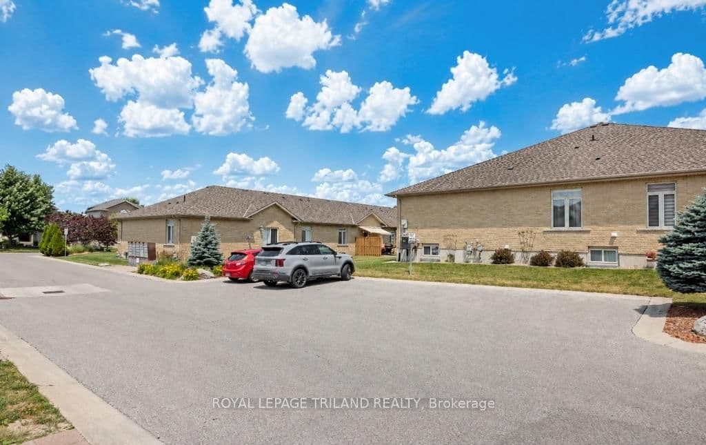 Tanoak Drive in London North · North E — photo 3