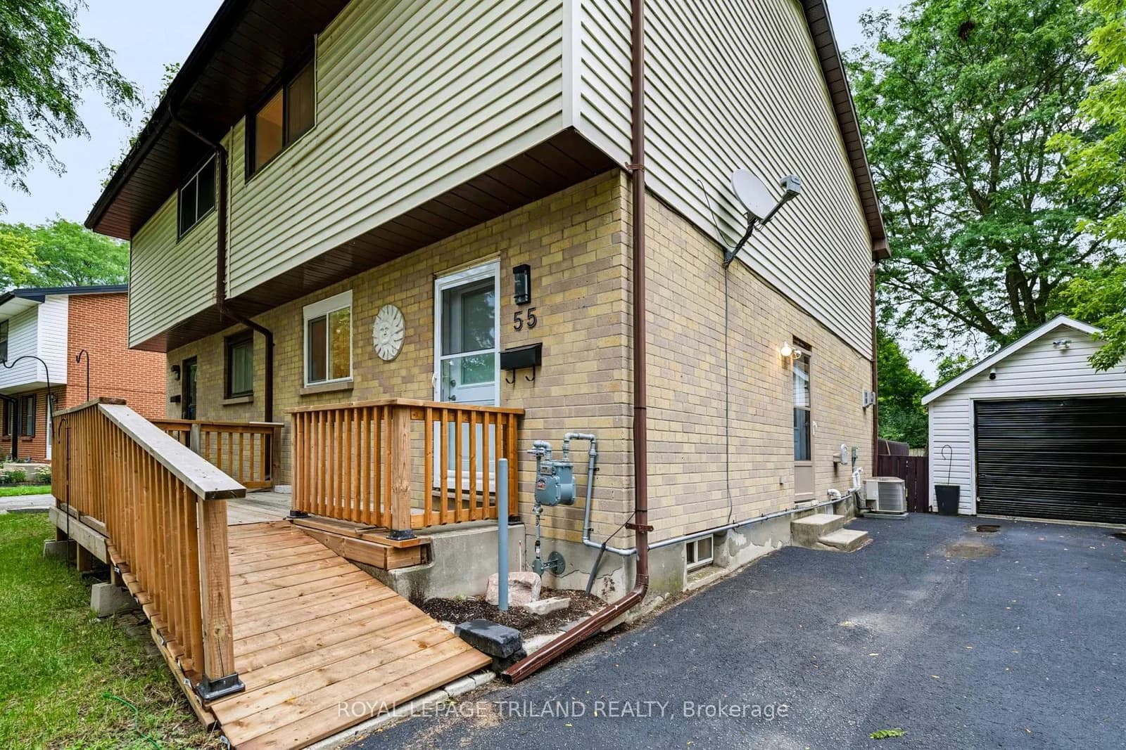 Mohegan Crescent in London East · East D — photo 2