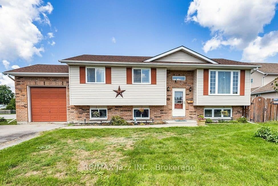 Glenn Drive in Quinte West · Trenton Ward — photo 2