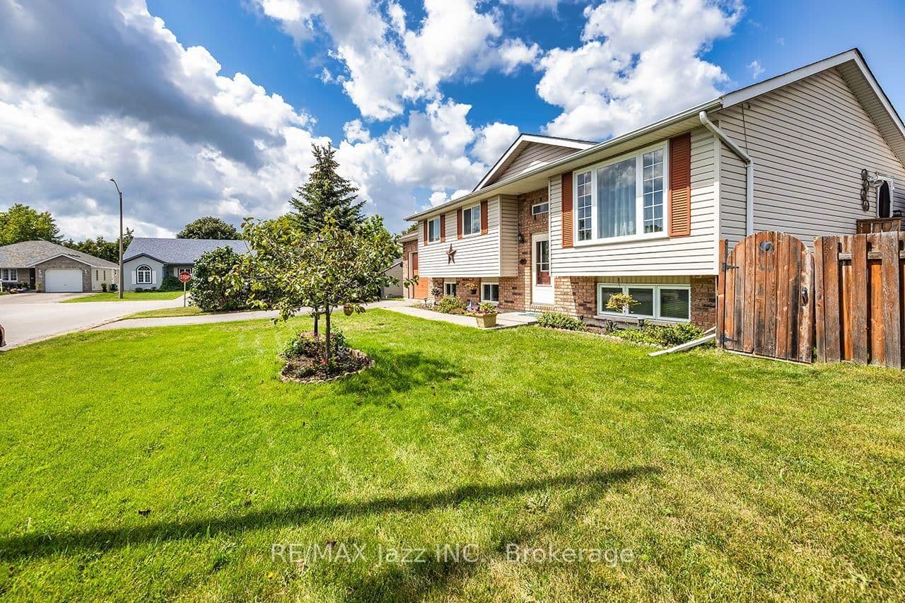 Glenn Drive in Quinte West · Trenton Ward — photo 3