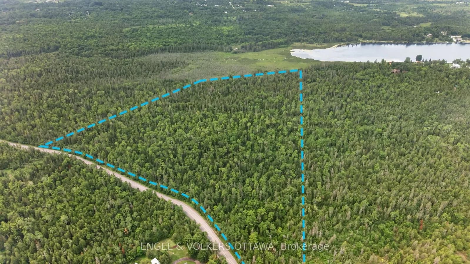 Kerwin Road in Ottawa · Kanata - Kanata (North East) — photo 2