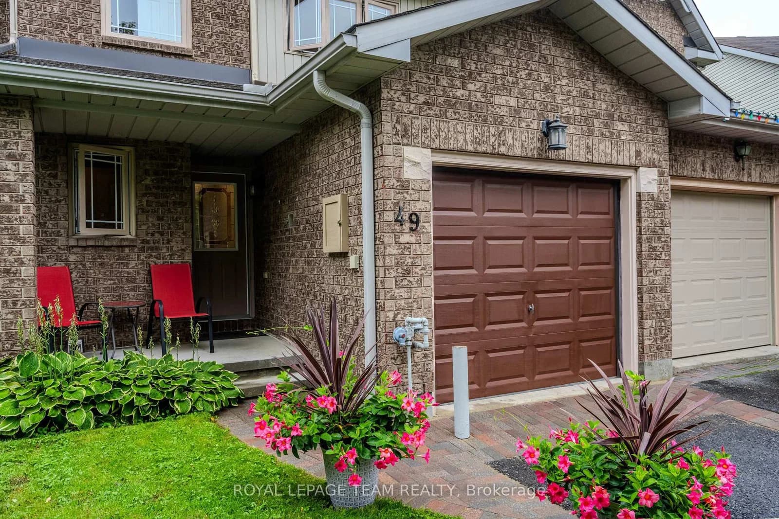 Harrington Court in Ottawa · Kanata - Kanata Lakes/Heritage Hills — photo 2