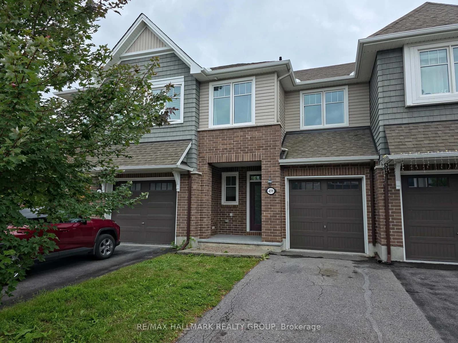 Warmstone Drive in Ottawa · Stittsville (North) — photo 2