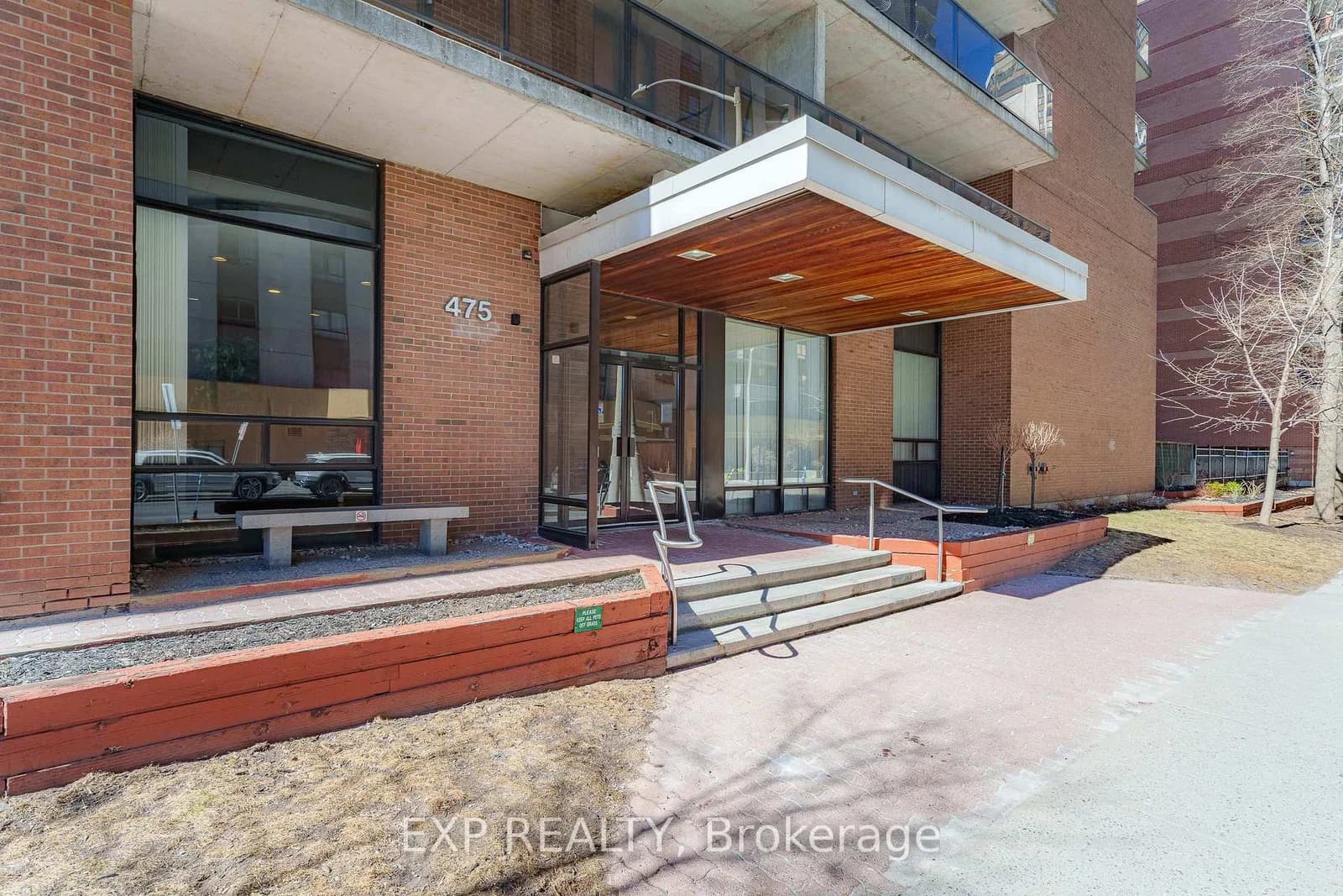 Laurier Avenue in Ottawa · Ottawa Centre — photo 2