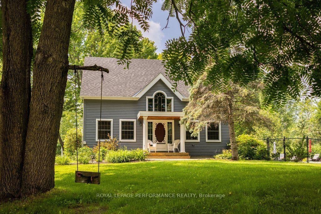 Torwood Drive in Ottawa · Dunrobin Shores — photo 2