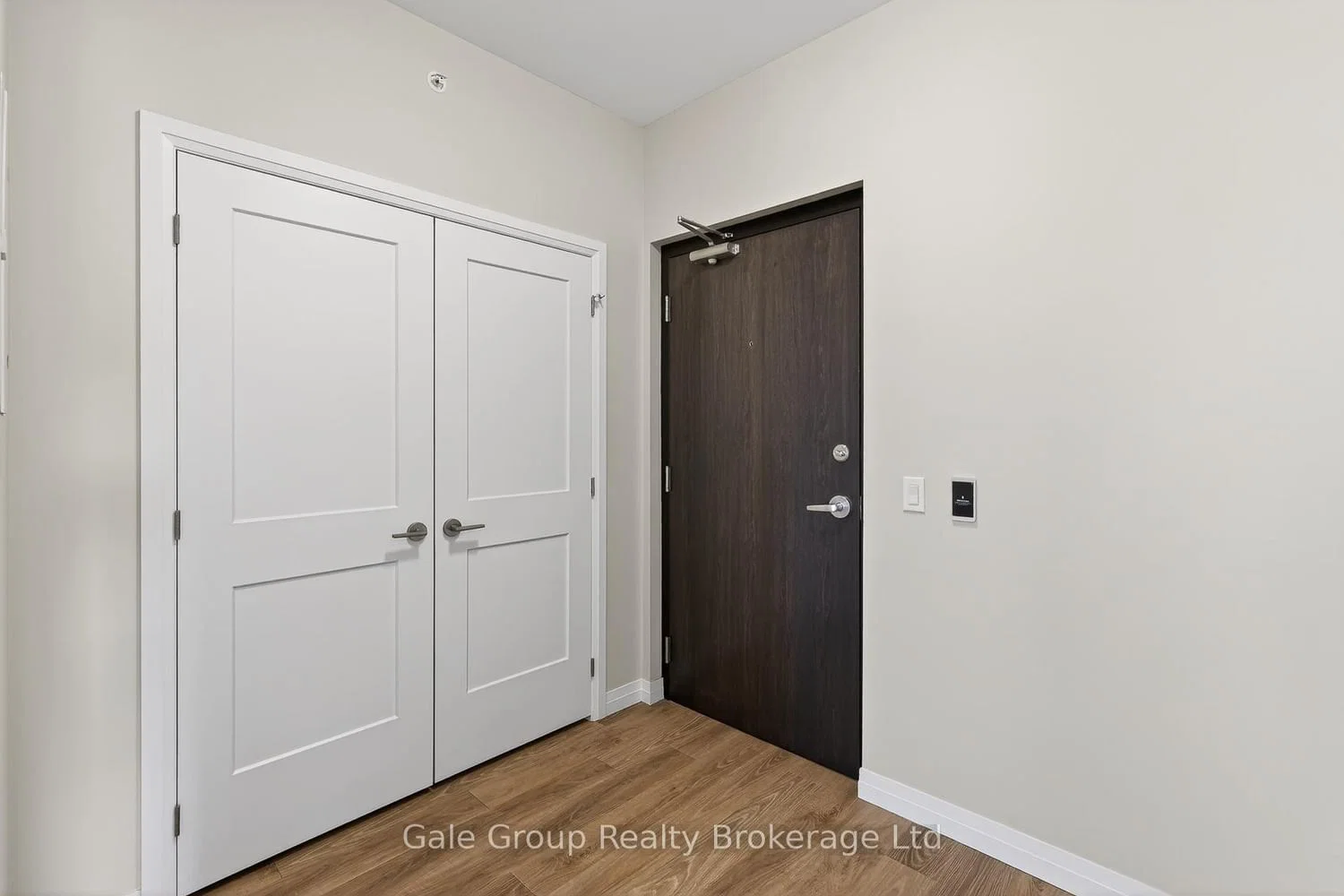 Southwood Way in Woodstock · South — photo 2