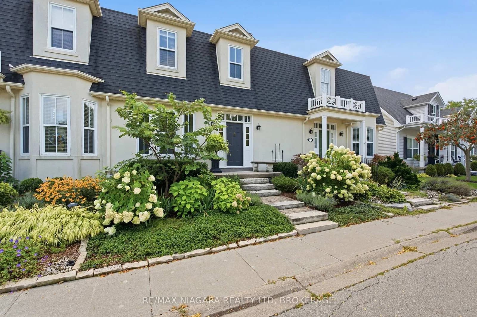 BALMORAL Drive in Niagara-on-the-Lake · Town — photo 2
