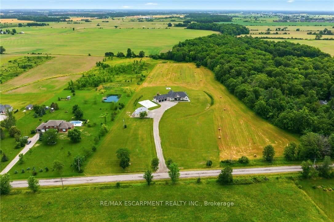 Photo of MOORES Road in Haldimand · Haldimand