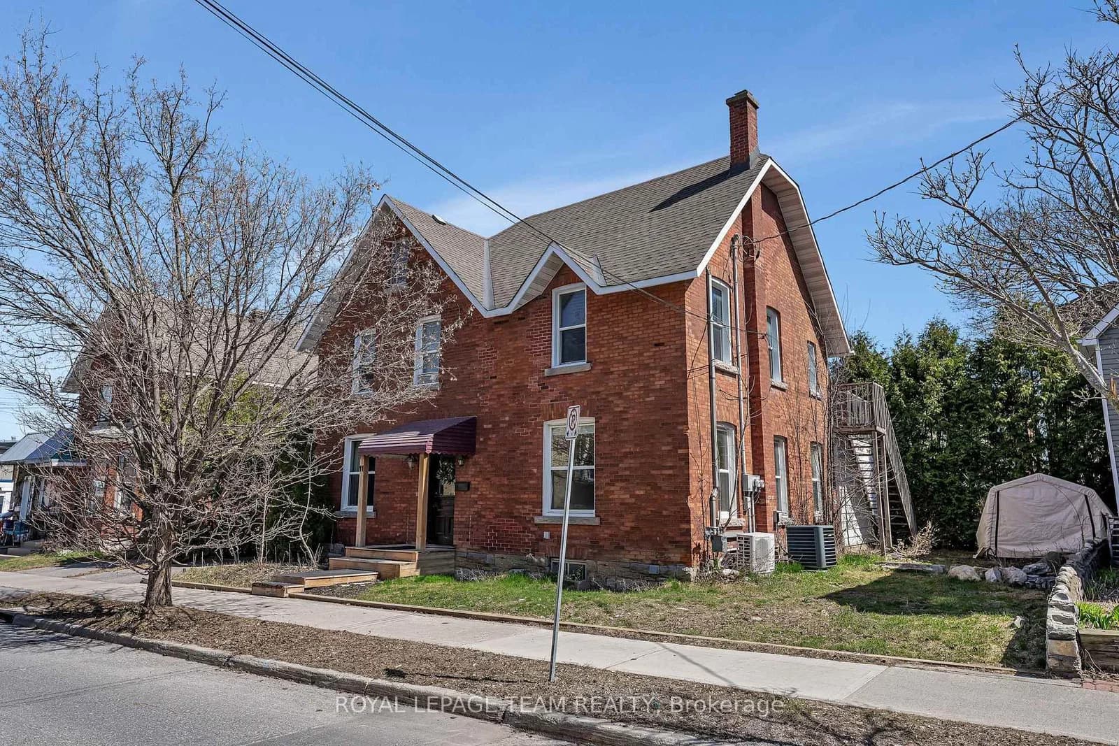Sherbrooke Avenue in Ottawa · Hintonburg — photo 2