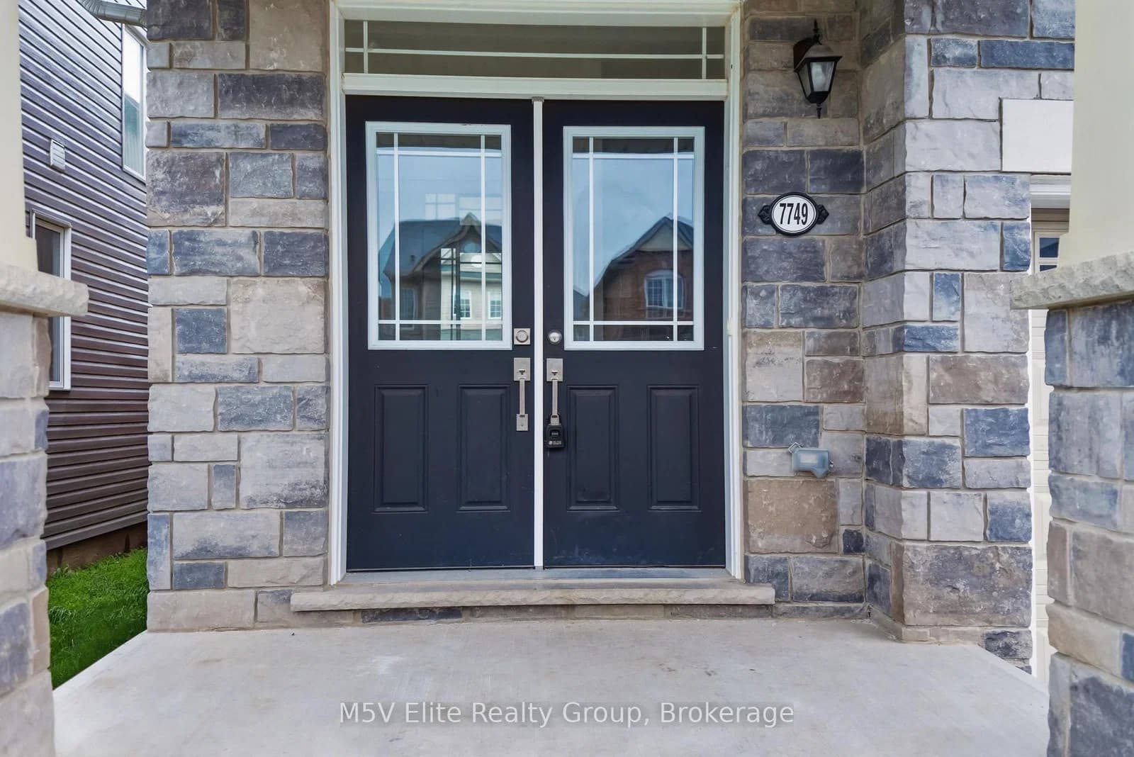 Shagbark Avenue in Niagara Falls · Brown — photo 3