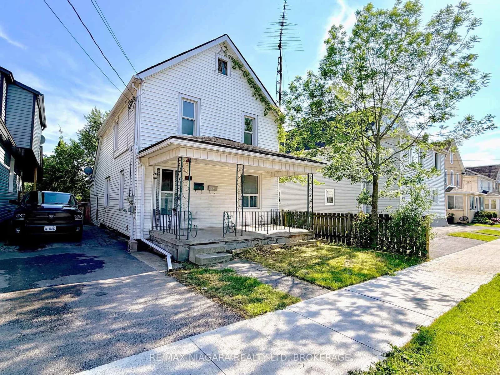 Fifth Street in Welland · Lincoln/Crowland — photo 2