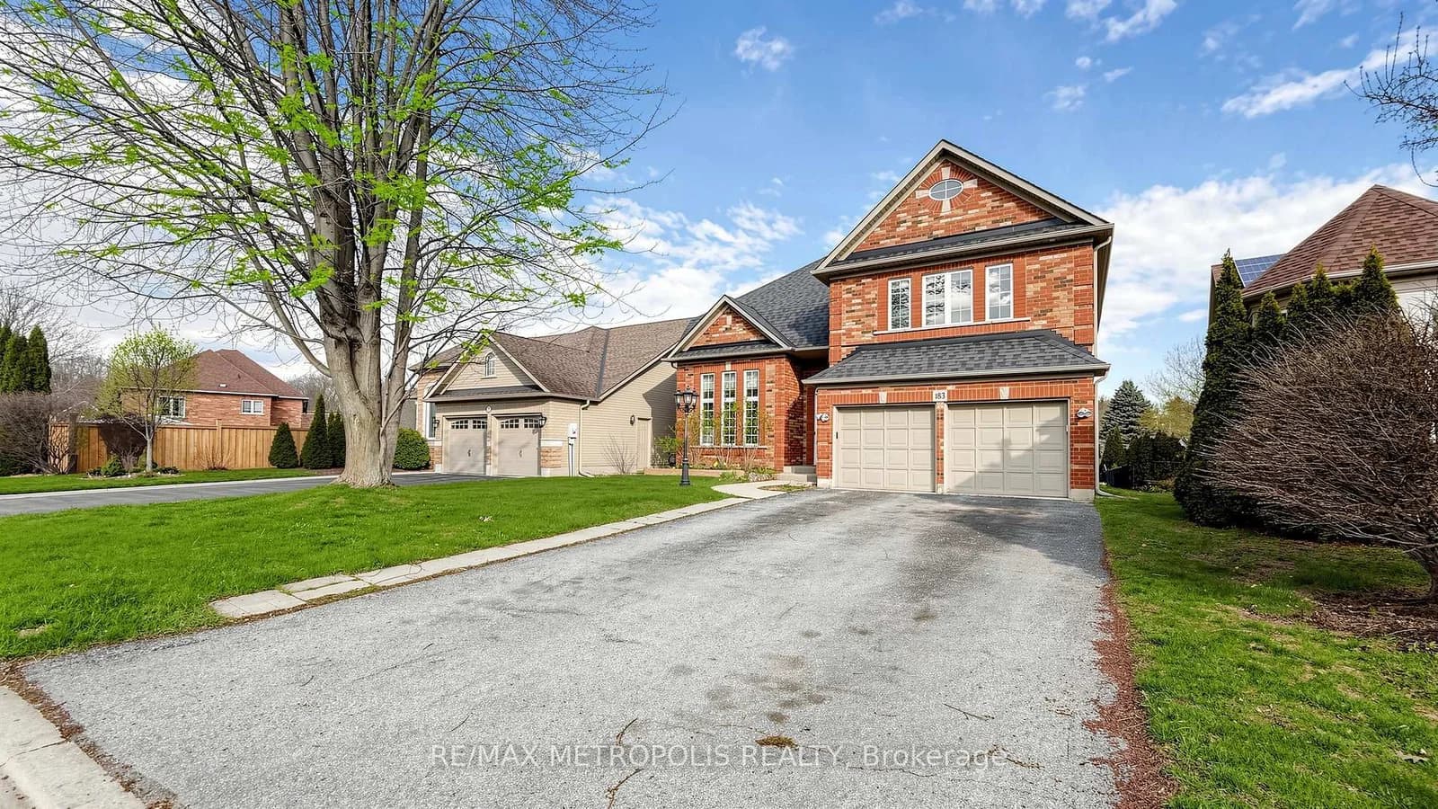 Photo of Valmont Court in Hamilton · Ancaster