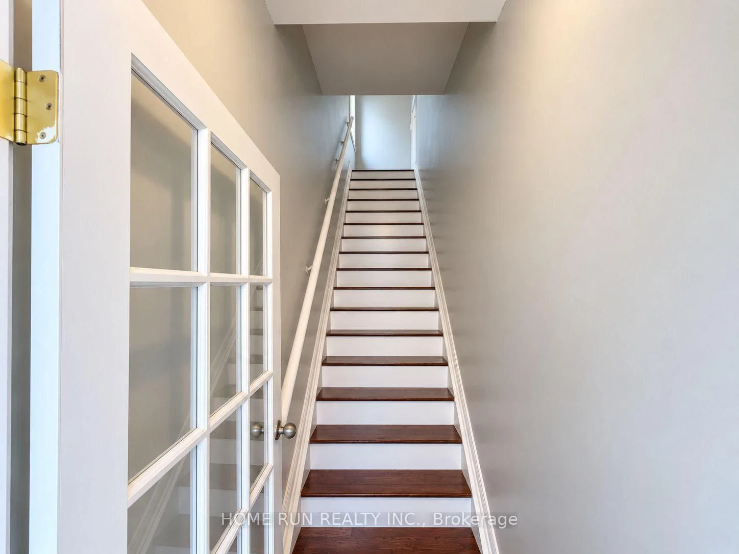 Blackburn Avenue in Ottawa · Sandy Hill — photo 2