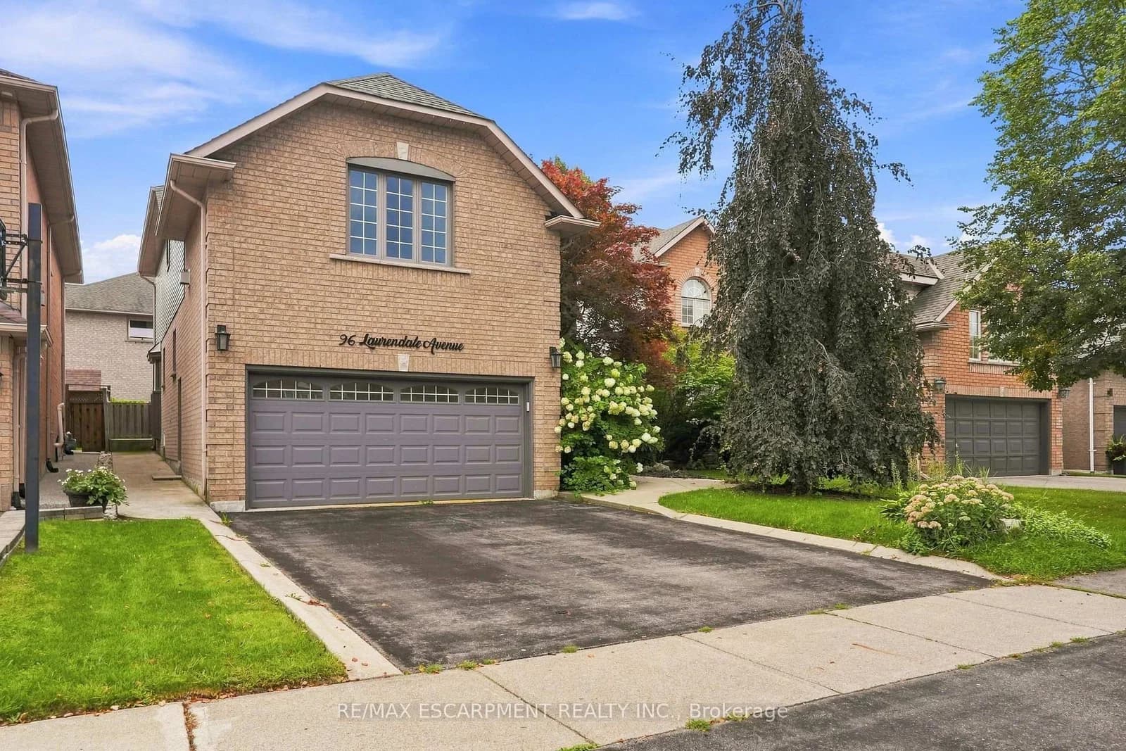 Laurendale Avenue in Hamilton · Waterdown — photo 2