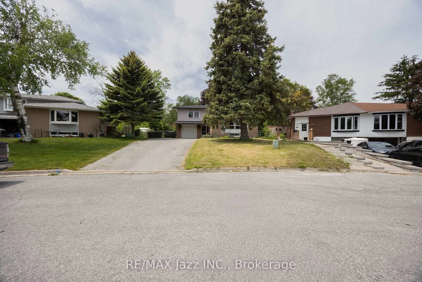 Crossley Drive in Port Hope · Port Hope — photo 2