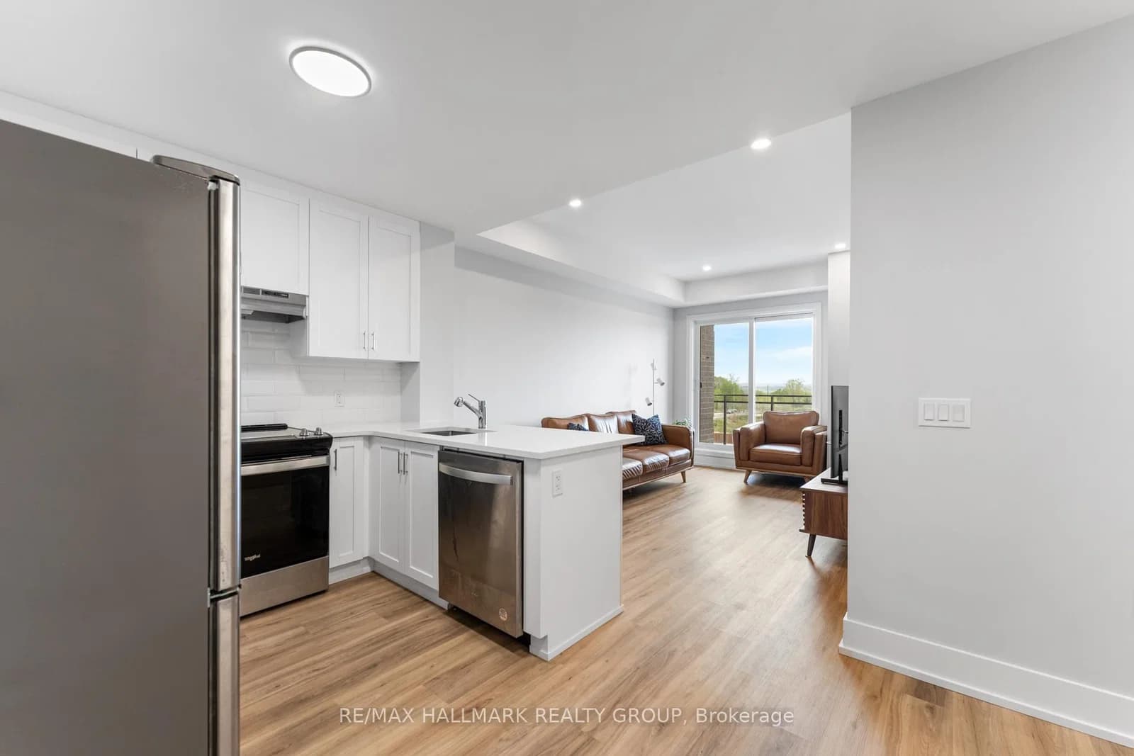 Hemlock Road in Ottawa · CFB Rockcliffe and Area — photo 3