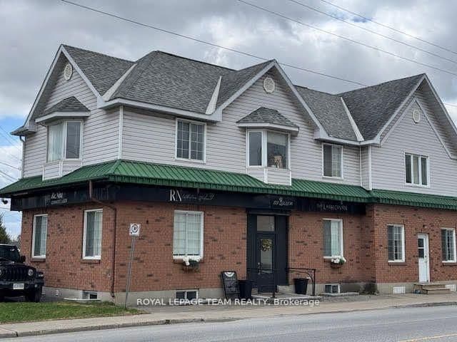 Photo of Queen Street in Almonte · Almonte