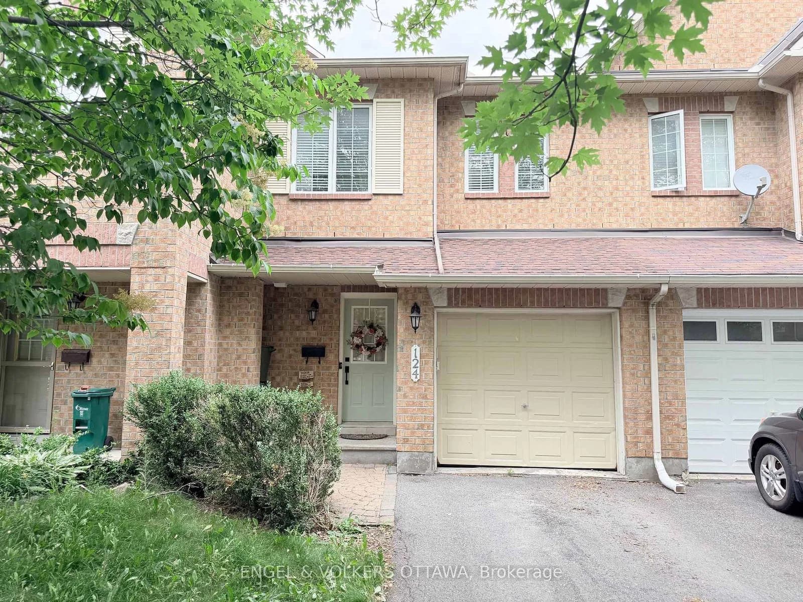 Photo of Landover Crescent in Kanata · Emerald Meadows/Trailwest