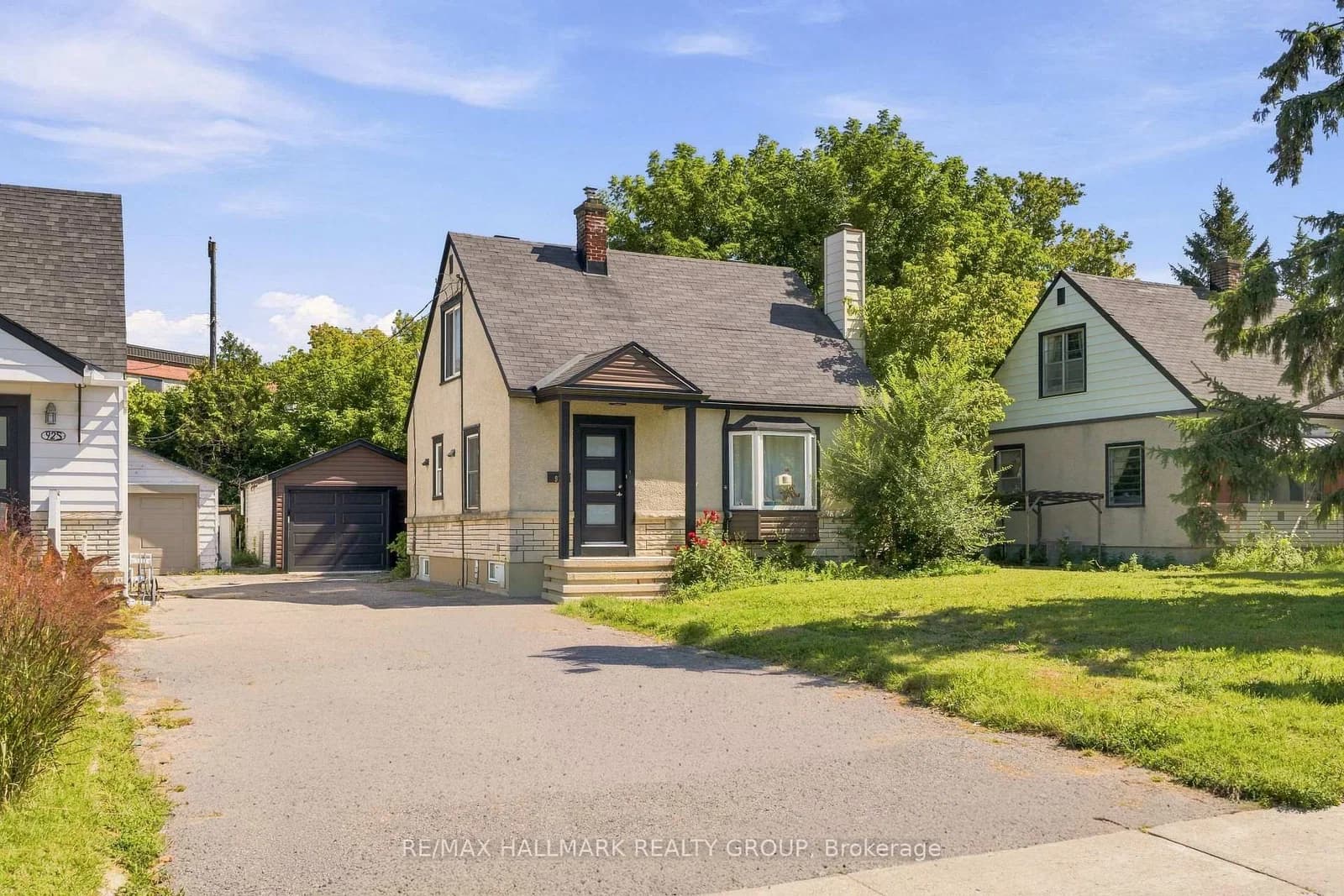 Photo of Merivale Road in Ottawa · Carlington