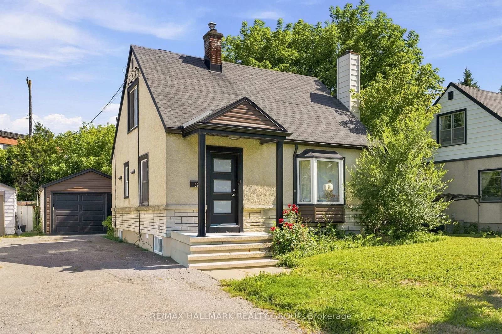 Merivale Road in Ottawa · Carlington — photo 2