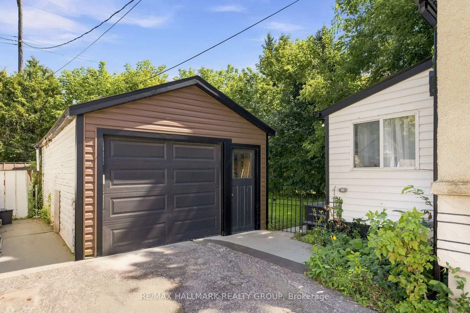 Merivale Road in Ottawa · Carlington — photo 3
