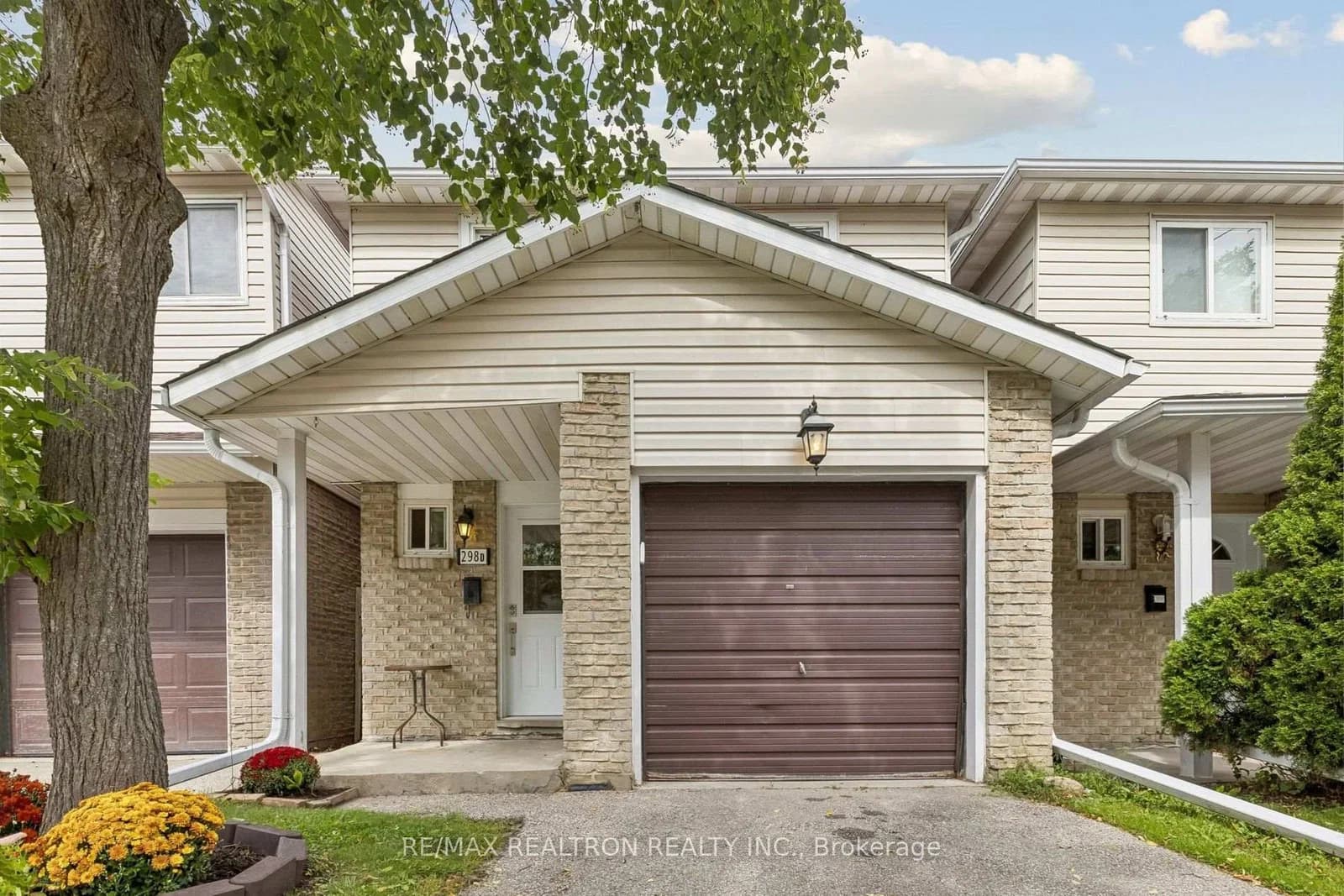 298D Bluevale Street in Waterloo — photo 2