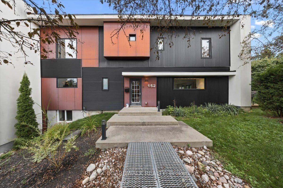 Photo of Duford Street in Ottawa · Vanier