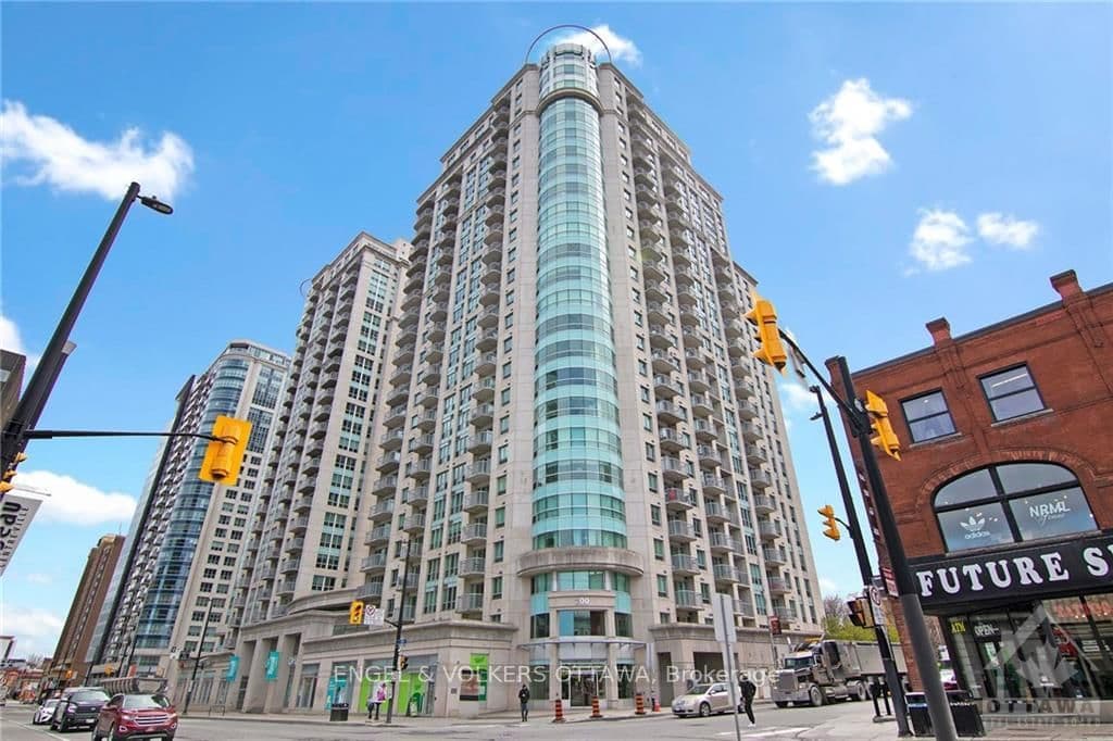 Photo of Rideau Street in Ottawa · Sandy Hill